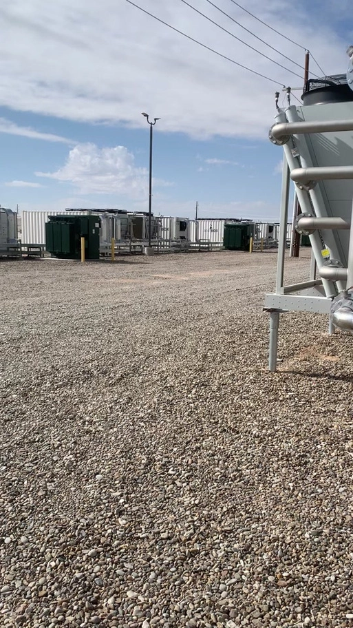 Extensive mining farm utilizing green energy for sustainable operation